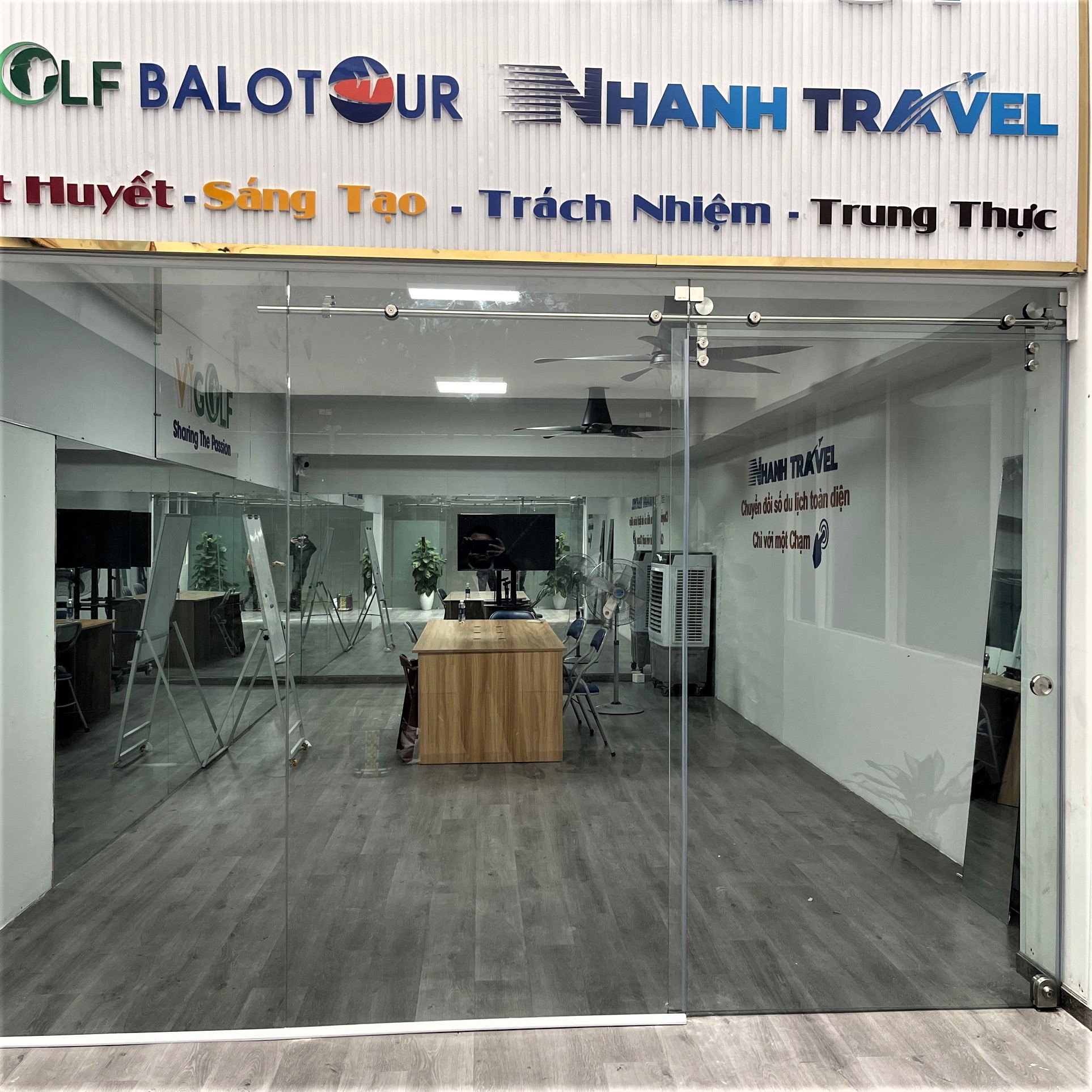 cửa kiếng lùa.jpg