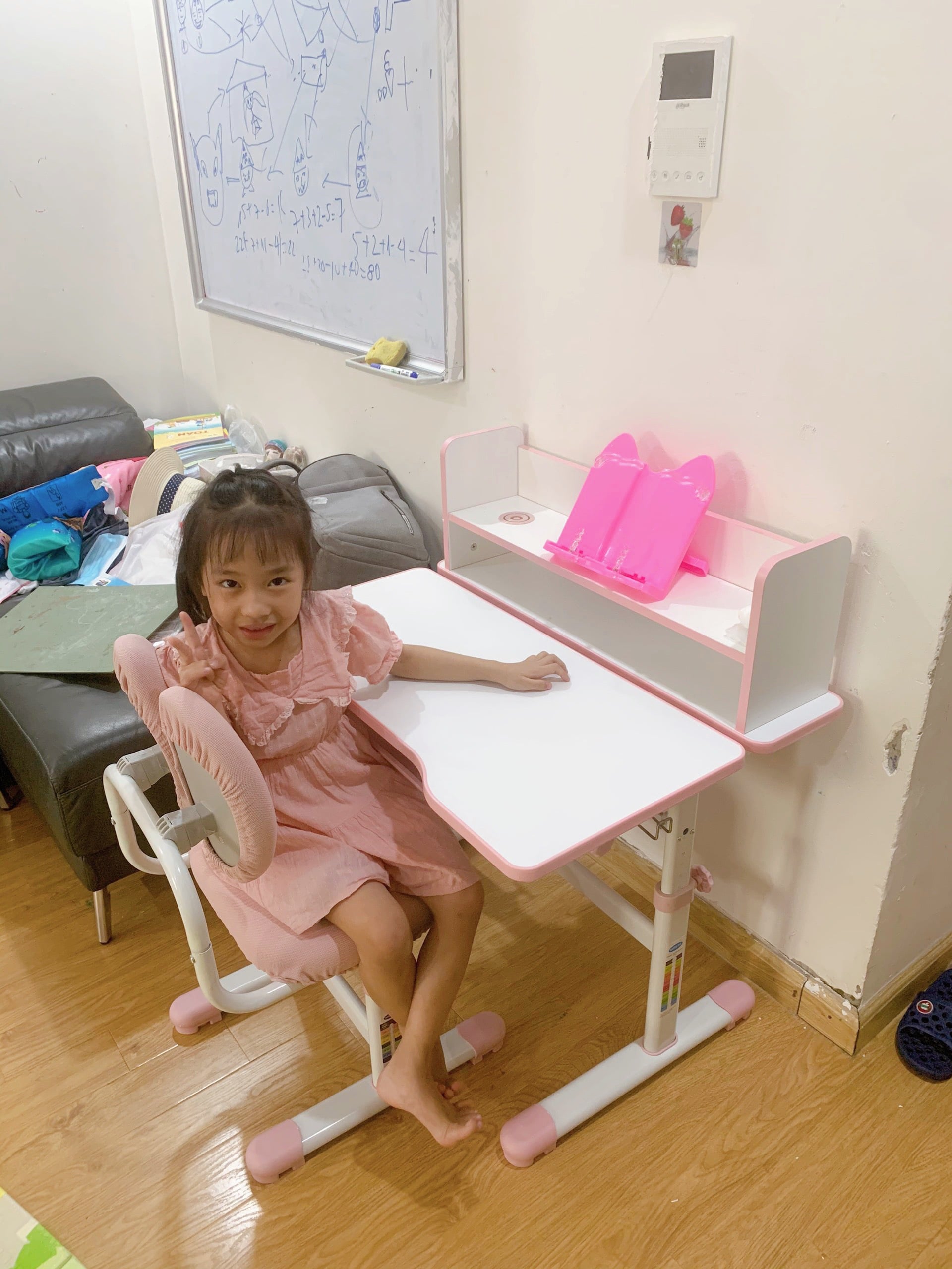ikkids-ban-ghe-hoc-thong-minh-feedback-richan-a80-hong-9-min.jpg